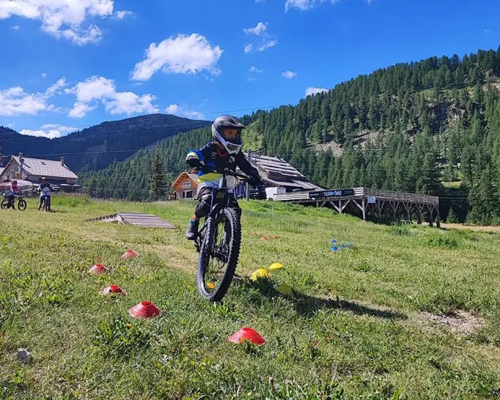 VTT de descente à Isola 2000
