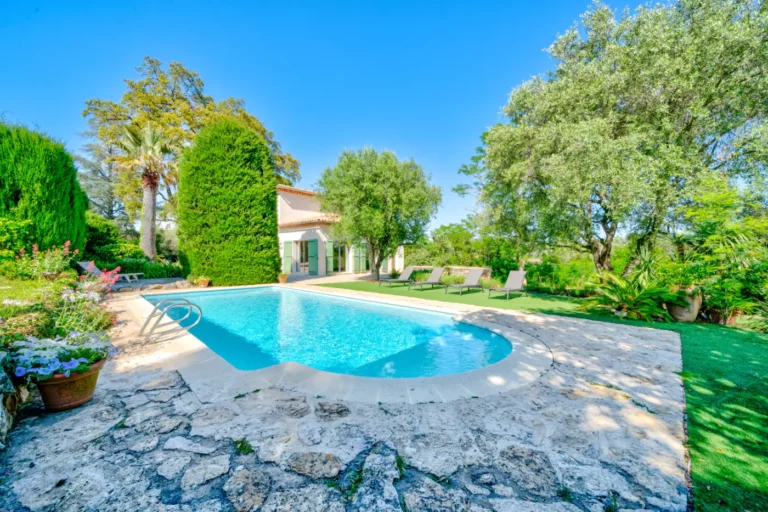 Shooting photo professionnel 5 Jardin et piscine d'une villa à Valbonne