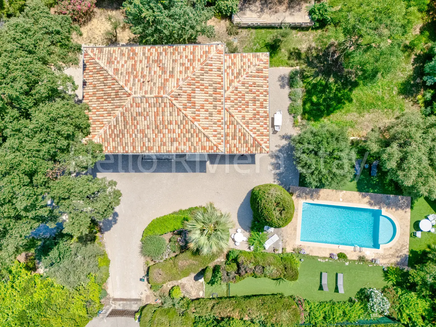 Home 85 Villa and garden in Valbonne for short-term rental on the French Riviera
