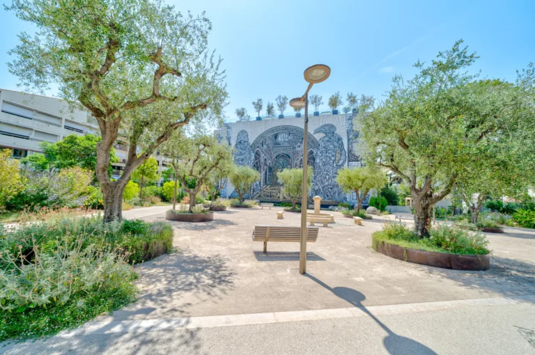Louer son appartement en Airbnb à Antibes 3 Jardin de la résidence d’un appartement géré à Antibes