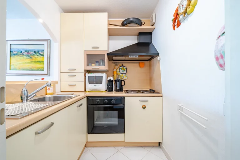 Louer son appartement en Airbnb à Antibes 2 Séjour d’un appartement géré à Antibes, près du Fort Carré