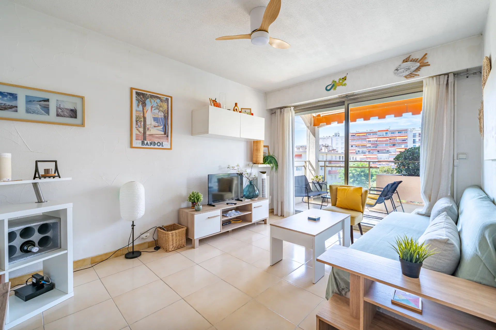 Appartement 2 personnes à Cagnes-sur-Mer, résidence avec piscine et terrasse de 12 m² 1 Appartement 2 personnes à Cagnes-sur-Mer, résidence avec piscine