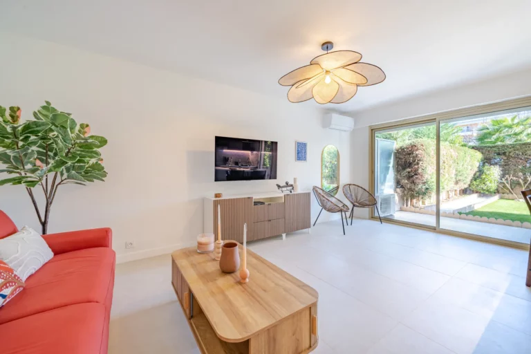 Louer son appartement en Airbnb à Cagnes-sur-Mer 3 Séjour lumineux d’un appartement géré à Cagnes-sur-Mer