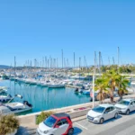 Le port de Cannes et ses voiliers, une des adresses du guide remis aux voyageurs