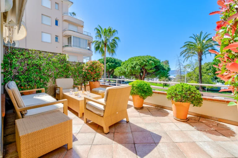 Appartement 4 personnes sur la Croisette à Cannes, terrasse de 25 m²