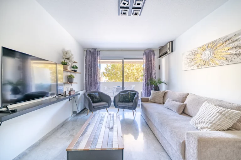 Louer son appartement en Airbnb à Nice 3 Séjour lumineux d’un appartement géré à Nice Magnan