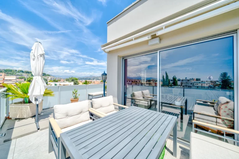 Appartement 4 personnes à Saint-Laurent-du-Var, terrasse de 24 m² et parking