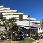 Terrasses des restaurants du port, studio front de mer à la Marina Baie des Anges